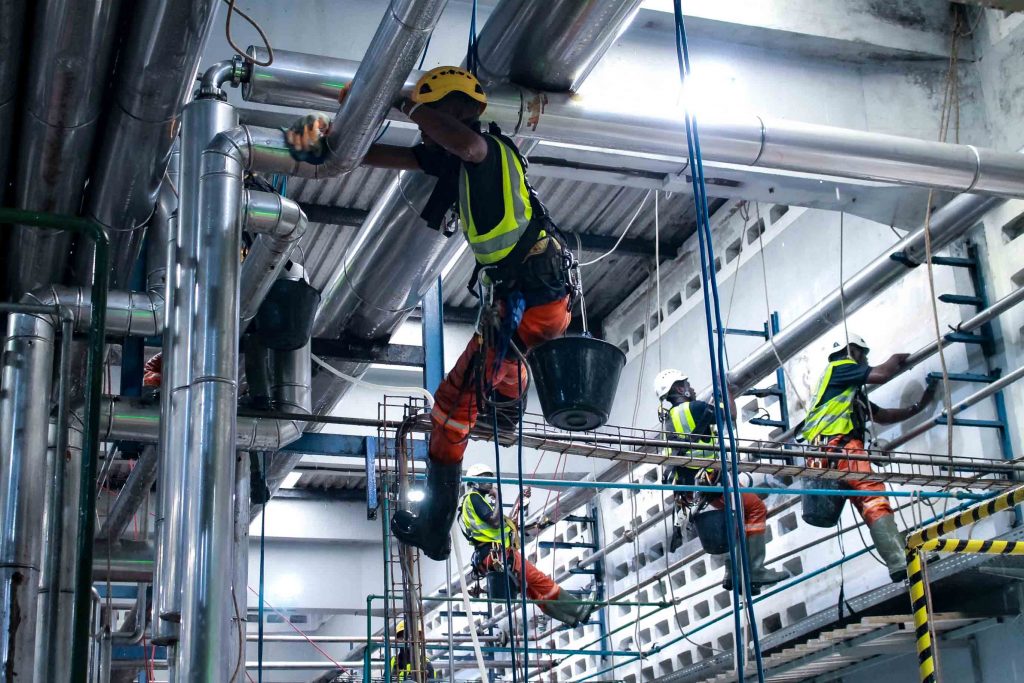 Nettoyage industriel : quelles prestations prévoir pour une usine ?